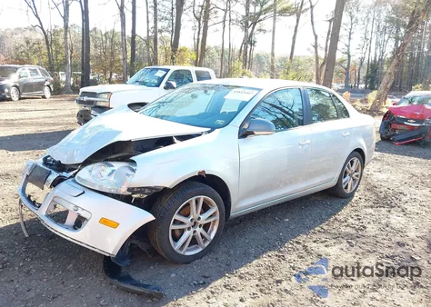 2010 Volkswagen Jetta S z USA, uszkodzony, nr VIN 3VWJX7AJ0AM024259